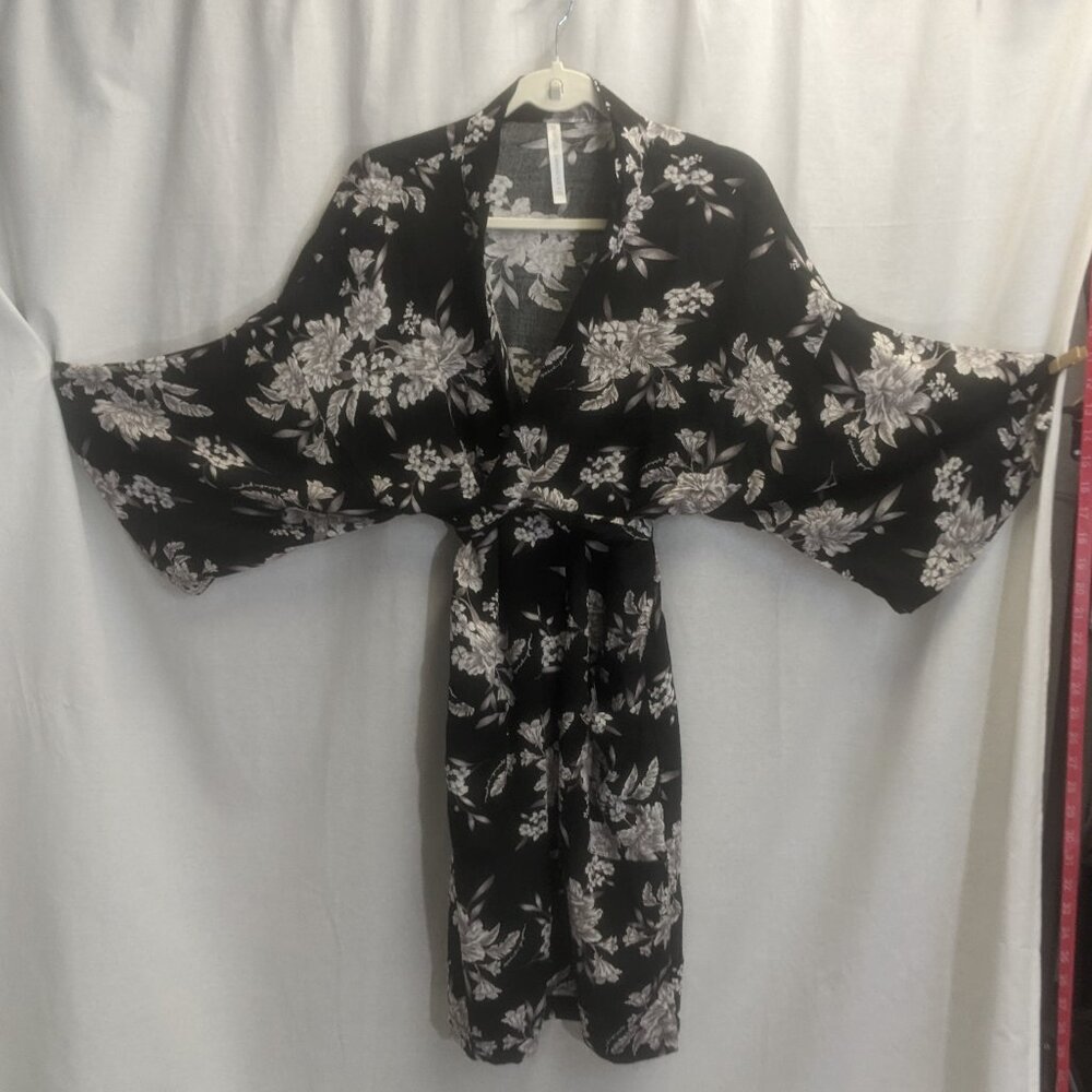 Spiritual Gangster *One Size Maya Kimono in Black Floral